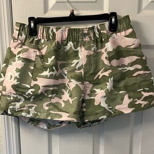 AFTCO Fishing Shorts Women Size 8 Pink Camo NWT